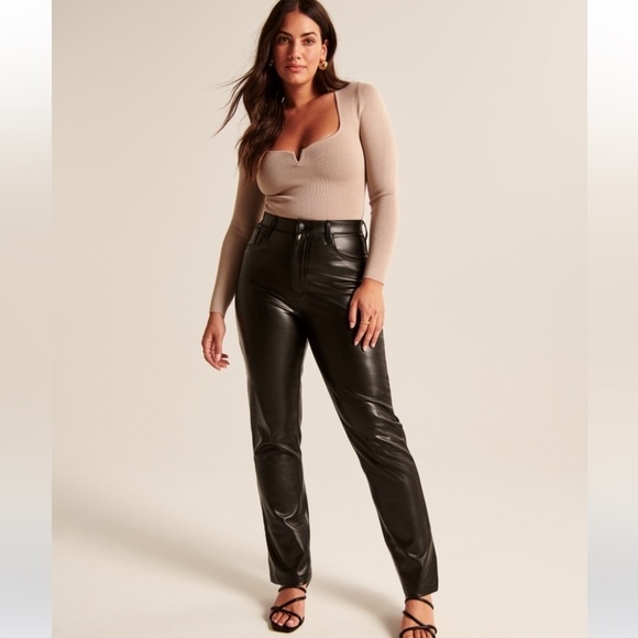 Abercrombie & Fitch Curve Love Vegan Leather 90s Straight Pant - Picture 1 of 6